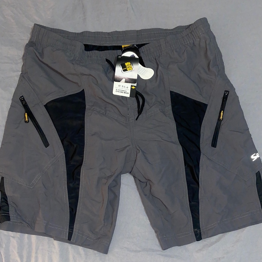 NWT men’s Santic cycling shorts size medium gray and black